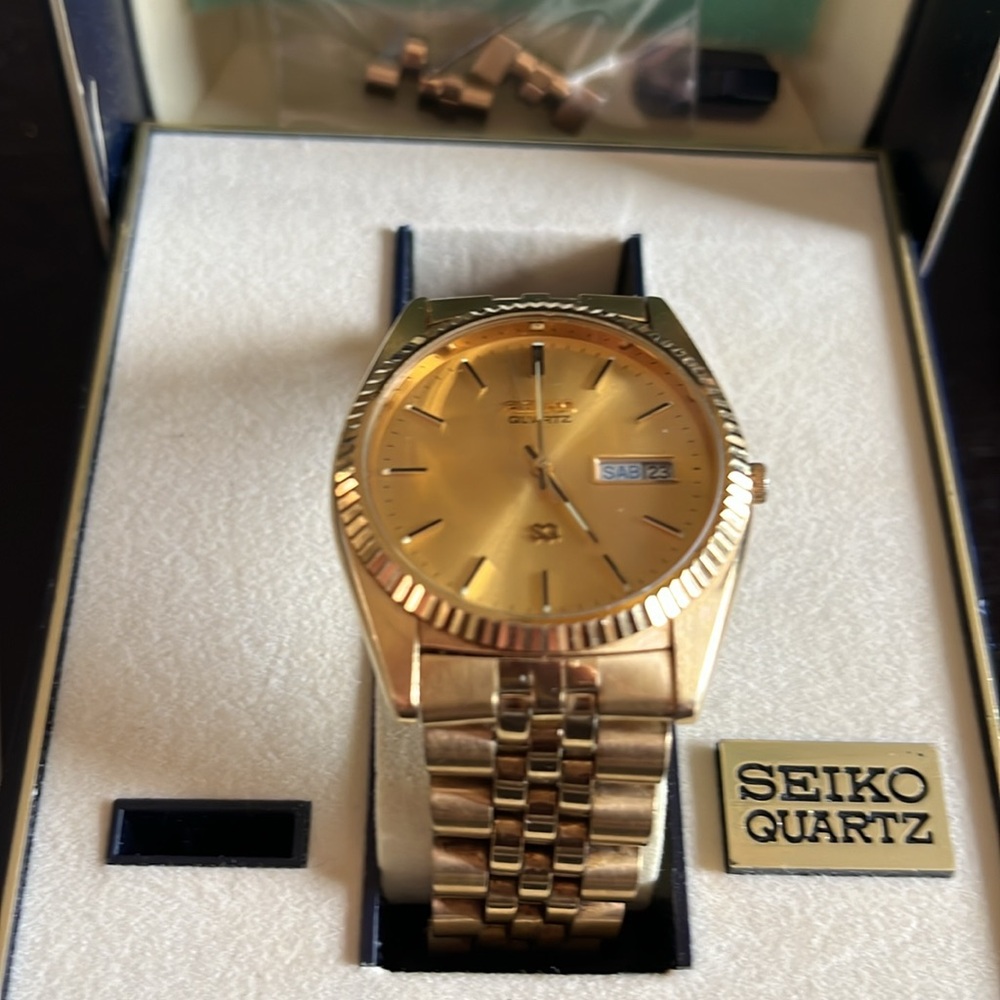 Brand new Seiko men’s all gold colored Quartz watch